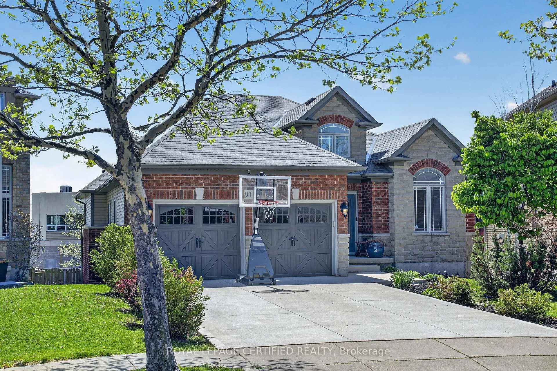 Photo 1 of 91 Candlewood Drive, Hamilton, Stoney Creek Mountain — HOMEH