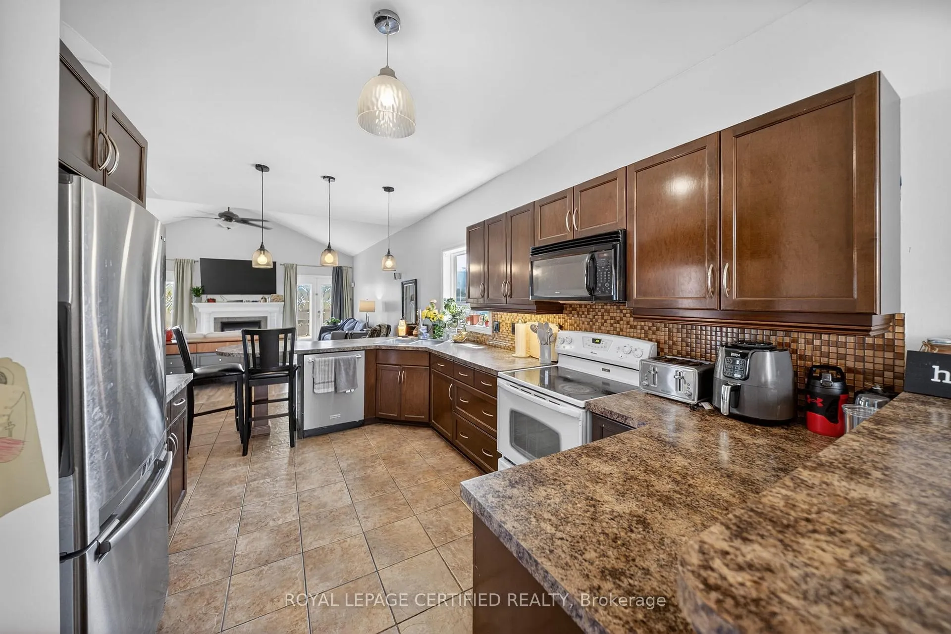Photo 9 of 91 Candlewood Drive, Hamilton, Stoney Creek Mountain — HOMEH