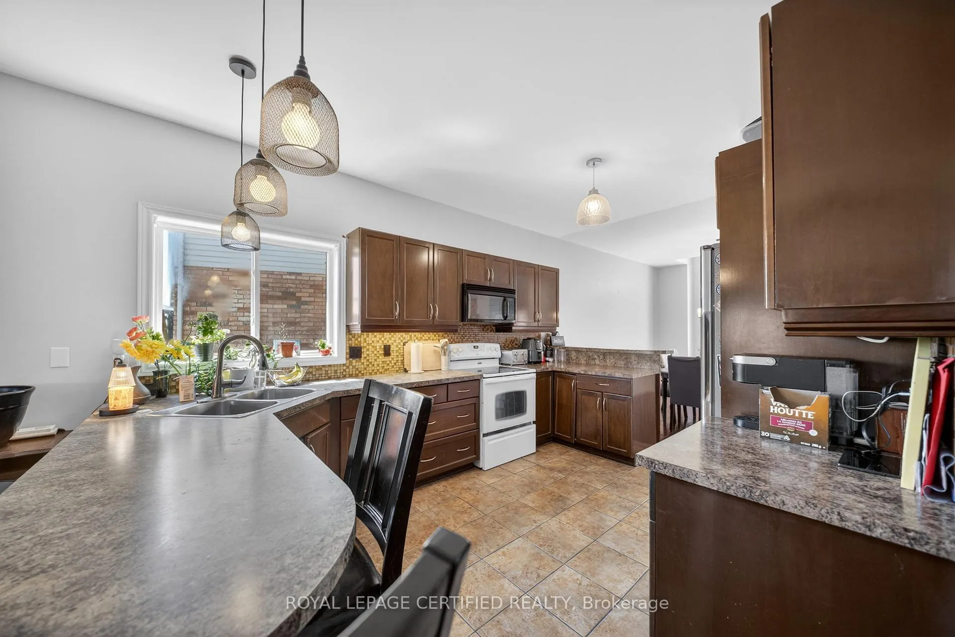 Photo 10 of 91 Candlewood Drive, Hamilton, Stoney Creek Mountain — HOMEH