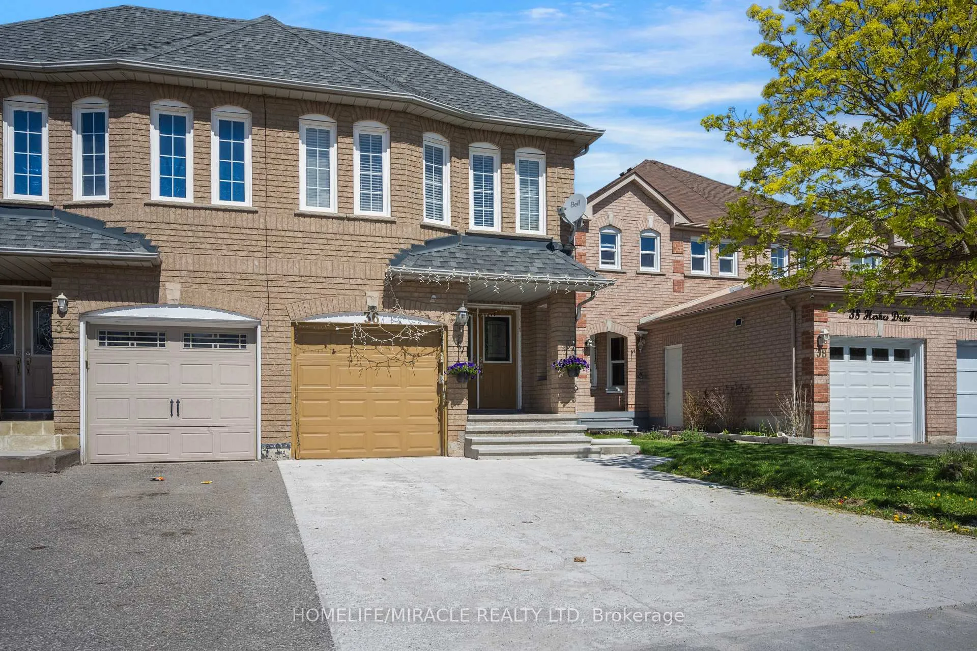 Photo 2 of 36 Herkes Drive, Brampton, Fletcher's West — HOMEH