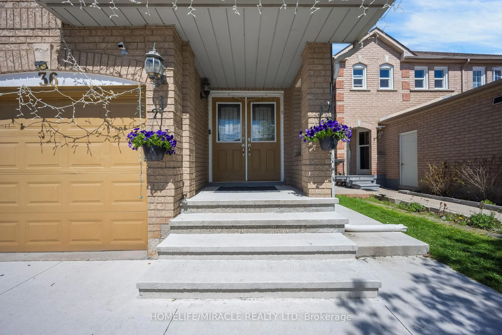 Photo 5 of 36 Herkes Drive, Brampton, Fletcher's West — HOMEH