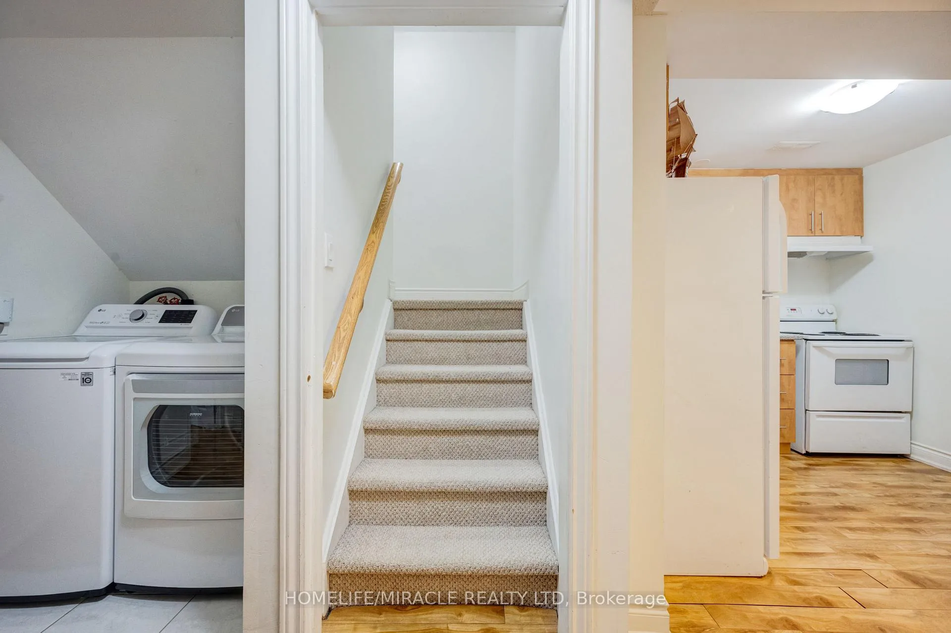 Photo 6 of 36 Herkes Drive, Brampton, Fletcher's West — HOMEH