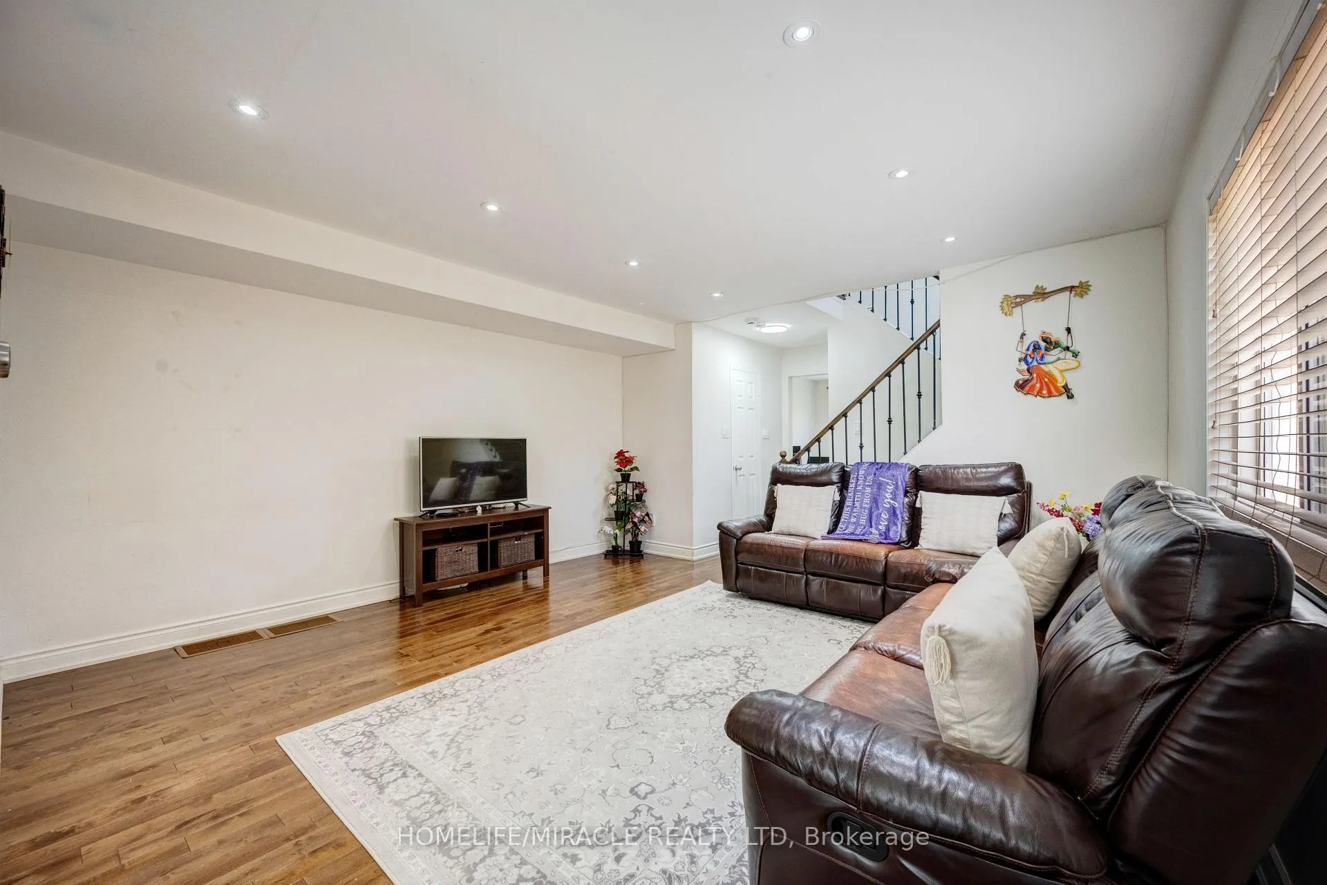Photo 8 of 36 Herkes Drive, Brampton, Fletcher's West — HOMEH