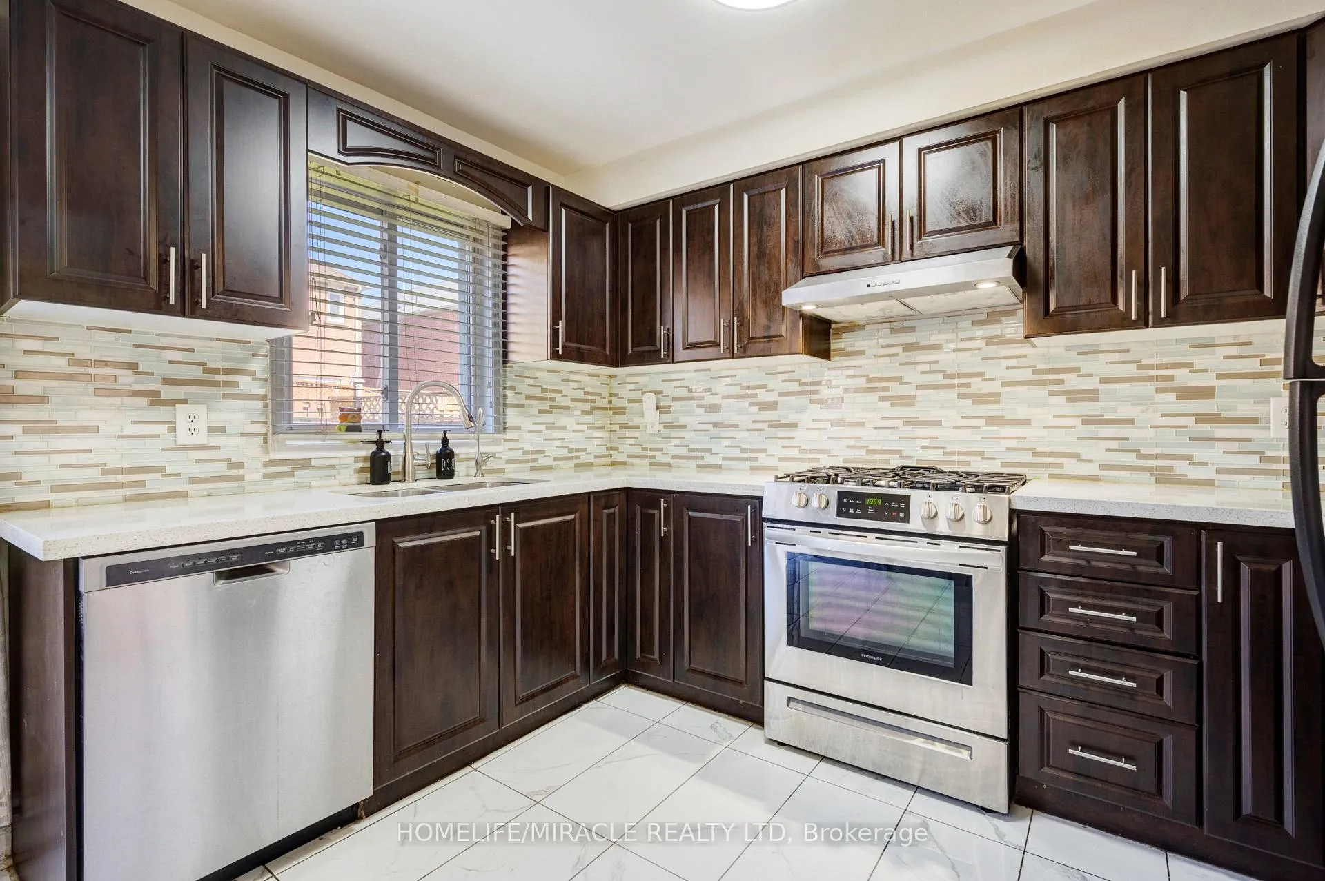 Photo 14 of 36 Herkes Drive, Brampton, Fletcher's West — HOMEH