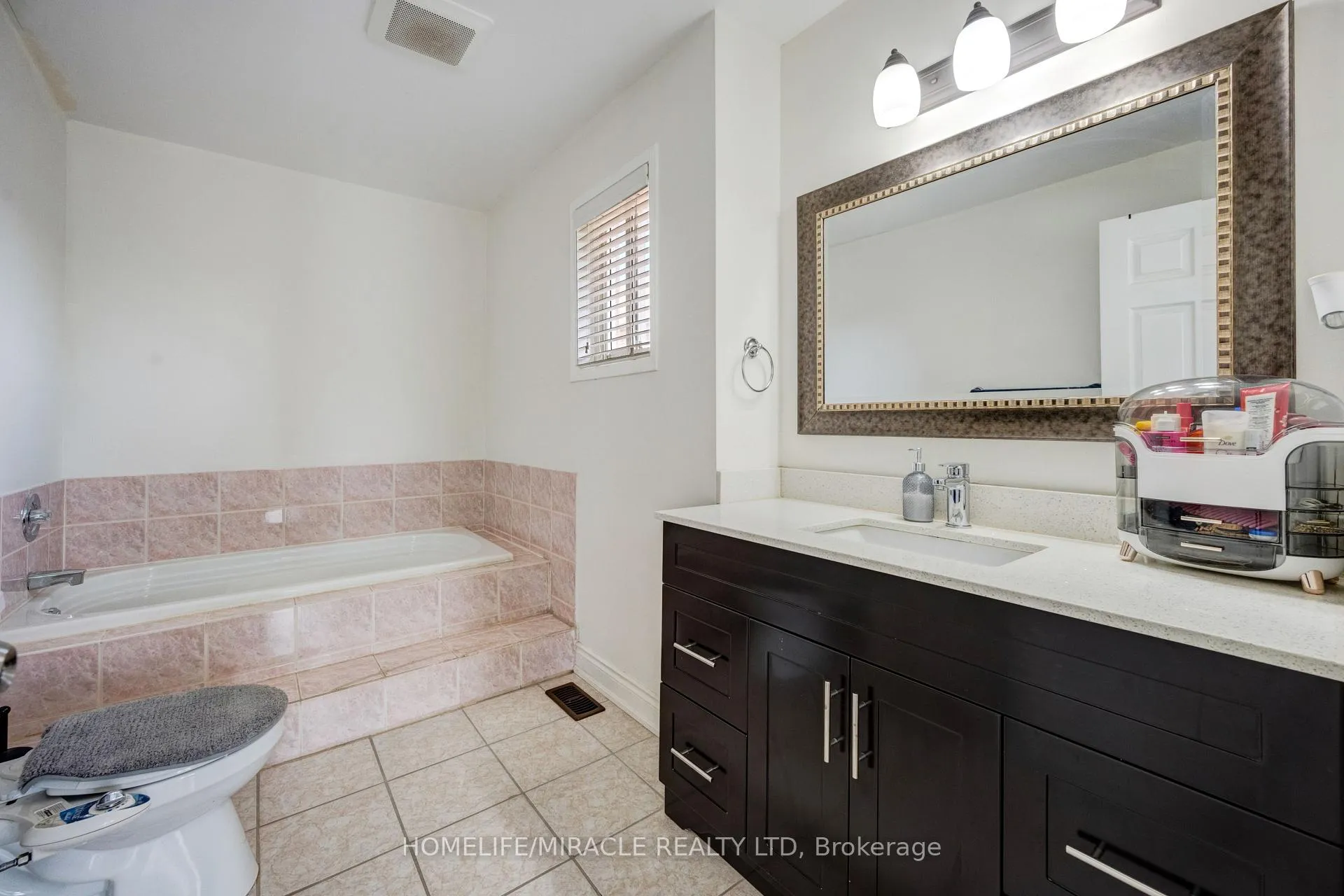 Photo 27 of 36 Herkes Drive, Brampton, Fletcher's West — HOMEH