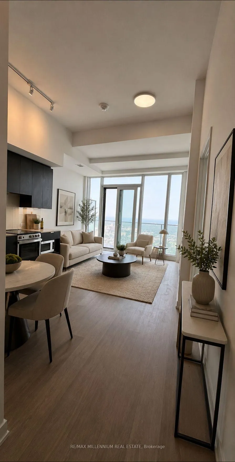 Photo 3 of Unit 5904, 3883 Quartz Road, Mississauga, City Centre — HOMEH