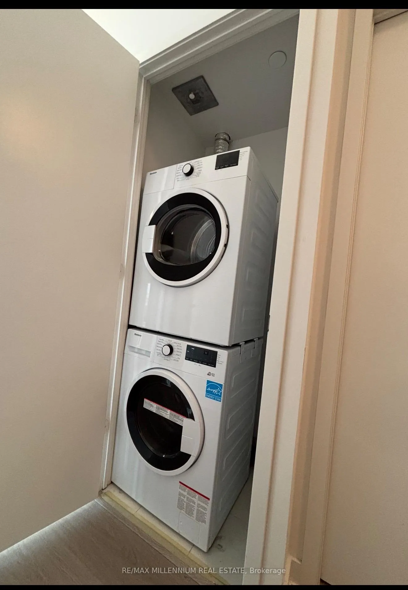 Photo 5 of Unit 5904, 3883 Quartz Road, Mississauga, City Centre — HOMEH