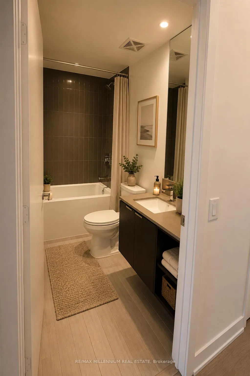 Photo 6 of Unit 5904, 3883 Quartz Road, Mississauga, City Centre — HOMEH