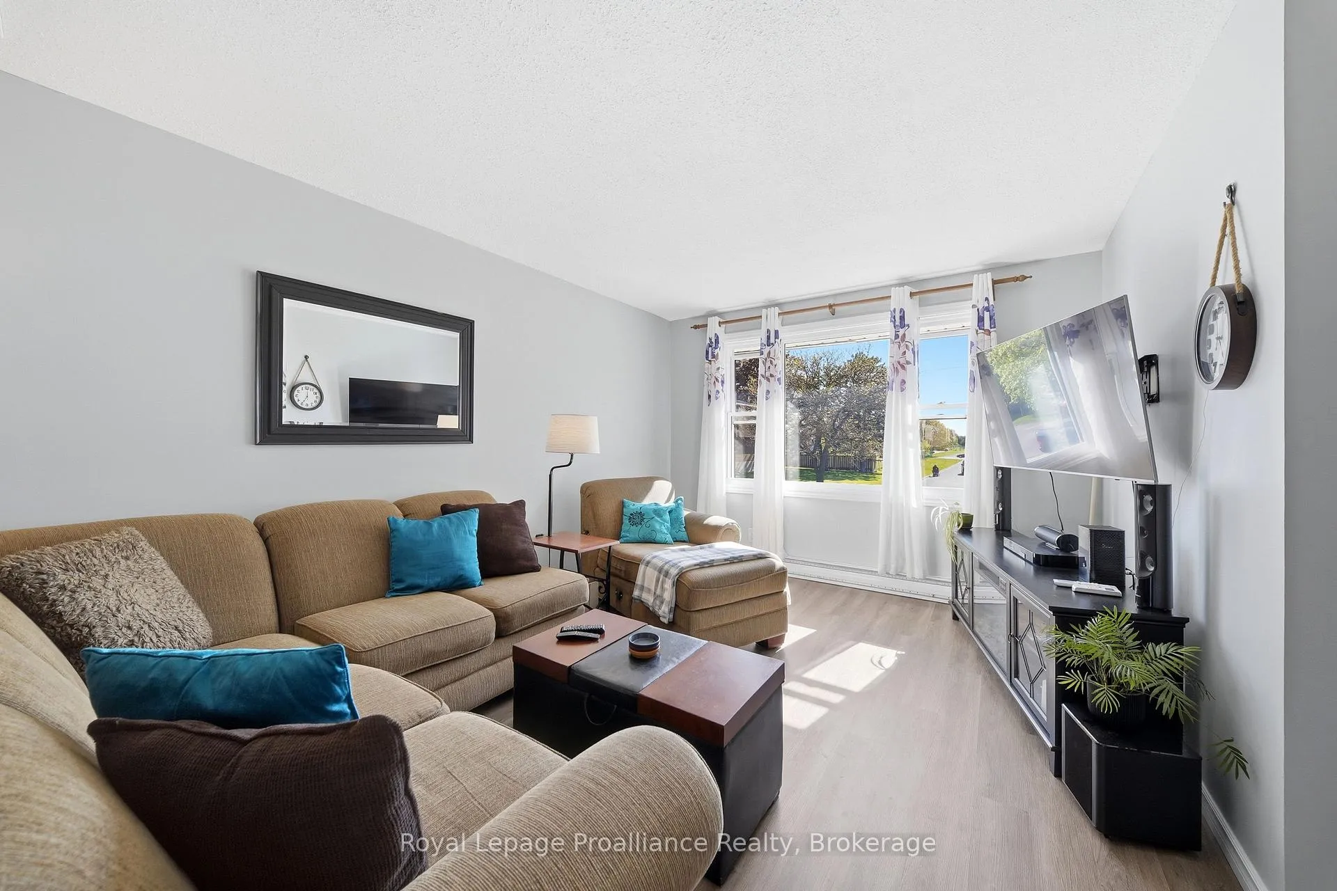 Photo 16 of 63 O'Hare Street, Belleville, Belleville Ward — HOMEH