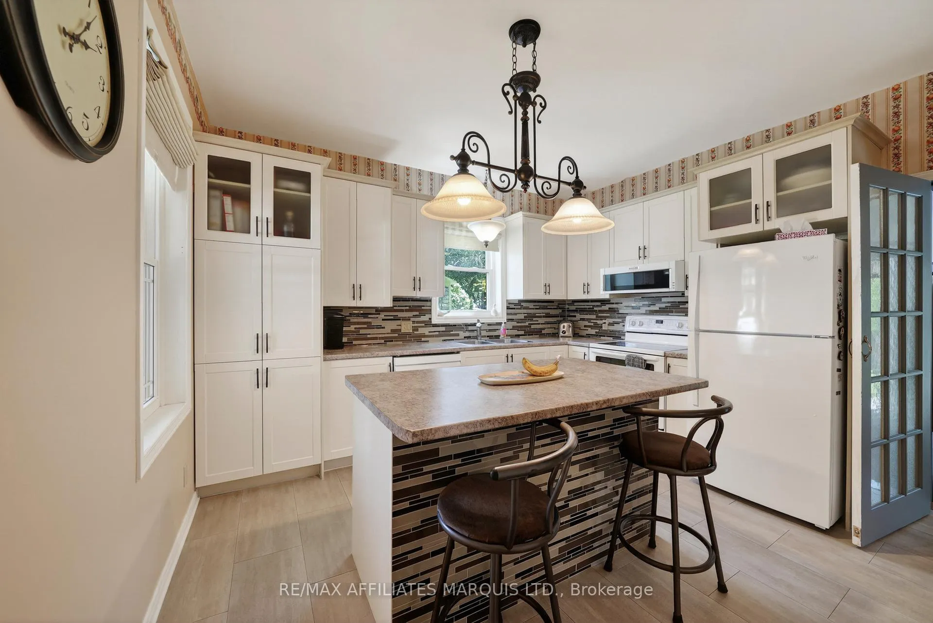 Photo 4 of 127 Lawrence Avenue, Cornwall — HOMEH
