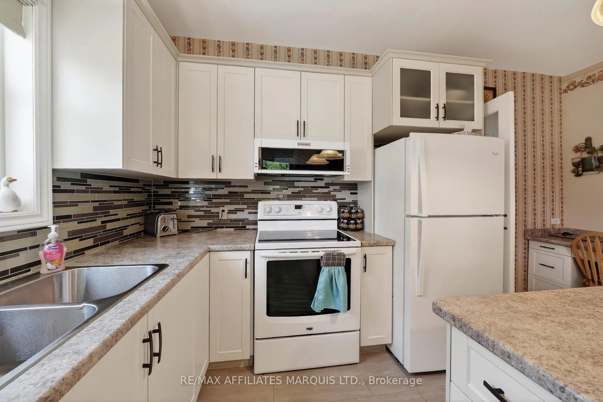 Photo 5 of 127 Lawrence Avenue, Cornwall — HOMEH