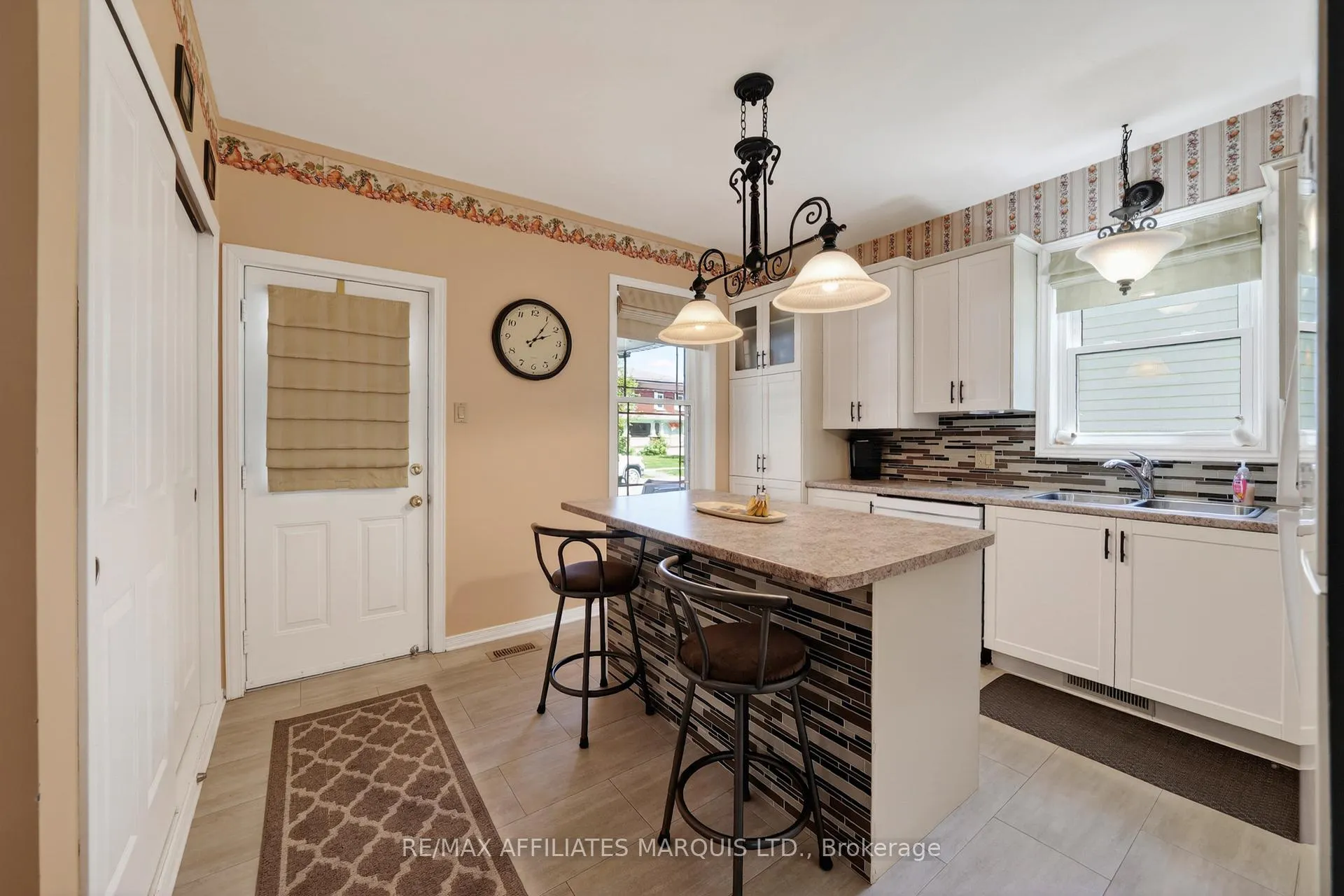 Photo 7 of 127 Lawrence Avenue, Cornwall — HOMEH