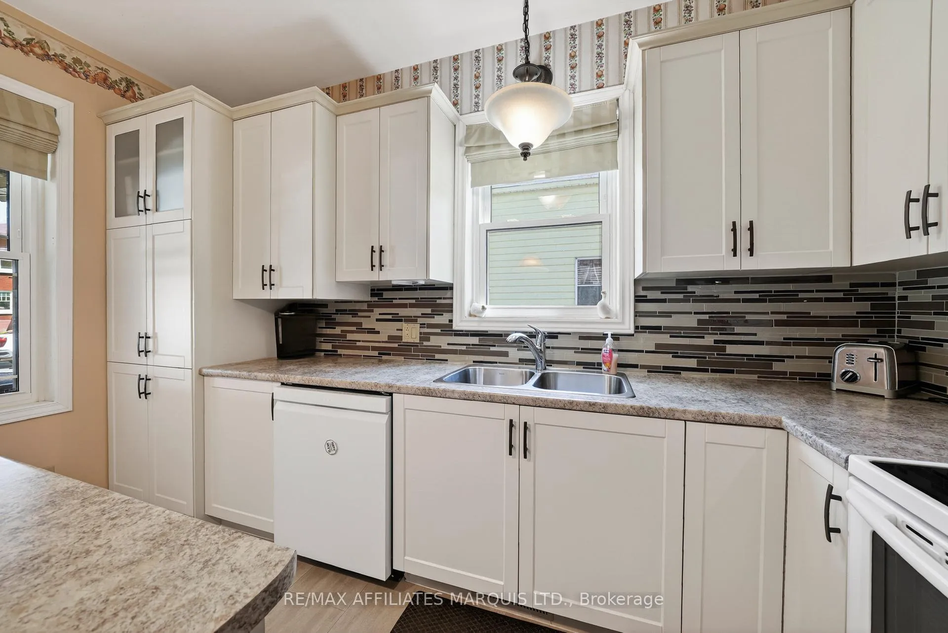 Photo 8 of 127 Lawrence Avenue, Cornwall — HOMEH