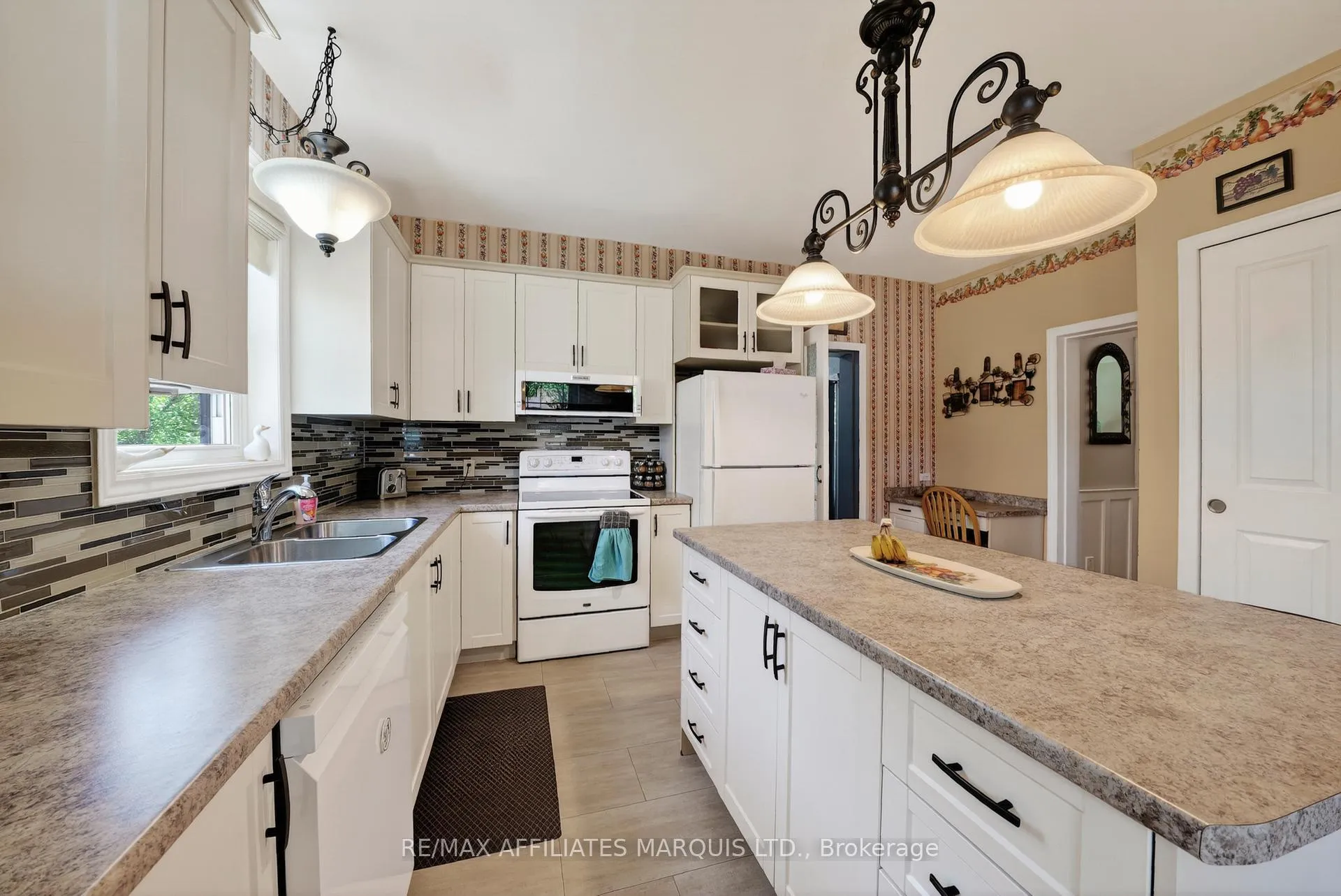 Photo 9 of 127 Lawrence Avenue, Cornwall — HOMEH