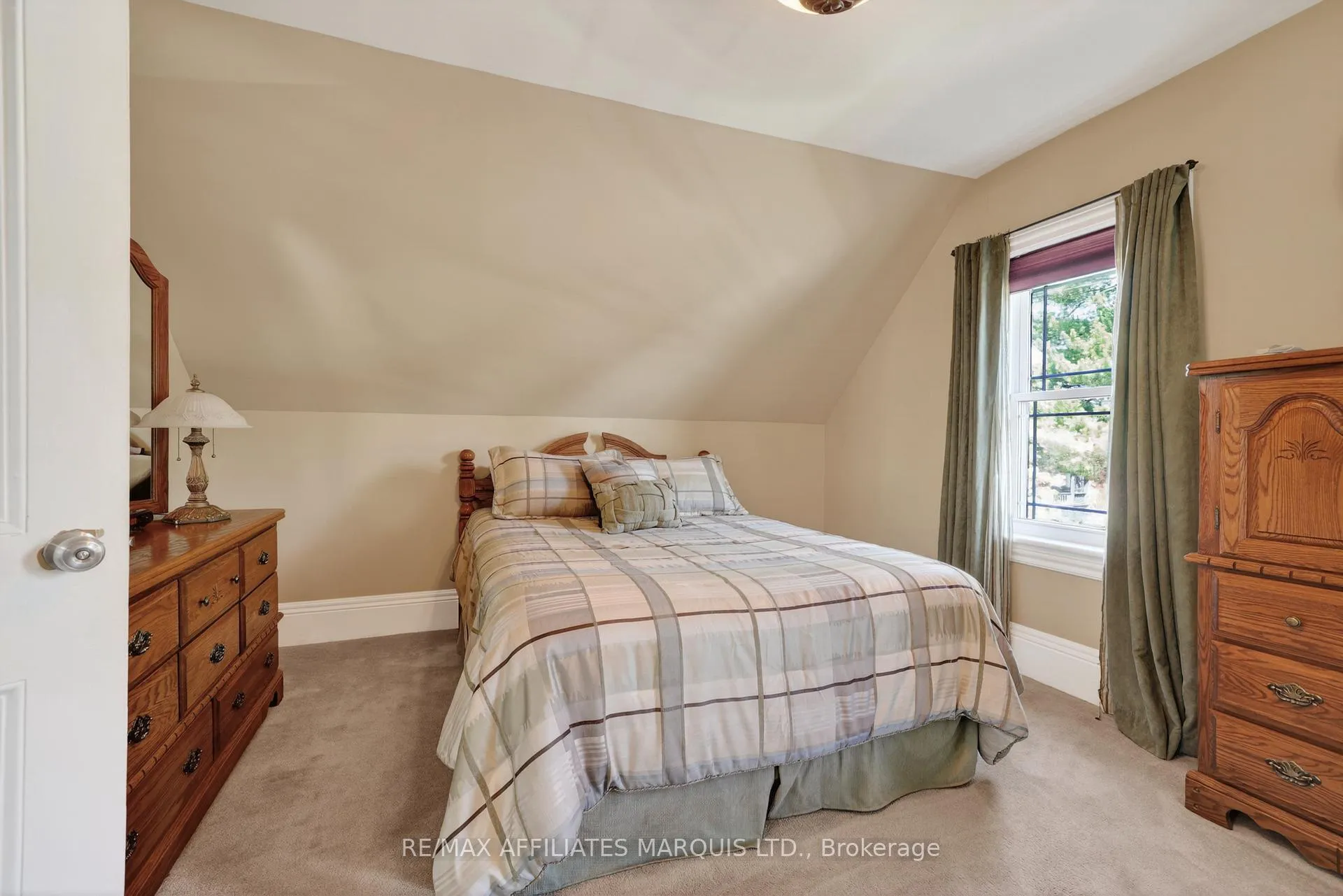 Photo 25 of 127 Lawrence Avenue, Cornwall — HOMEH