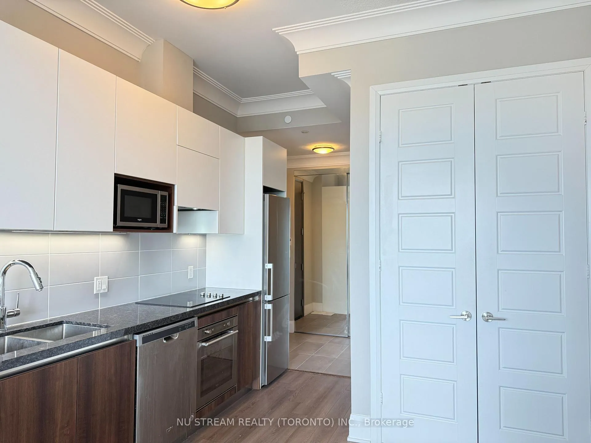 Photo 7 of Unit 1001, 15 Water Walk Drive, Markham, Unionville — HOMEH
