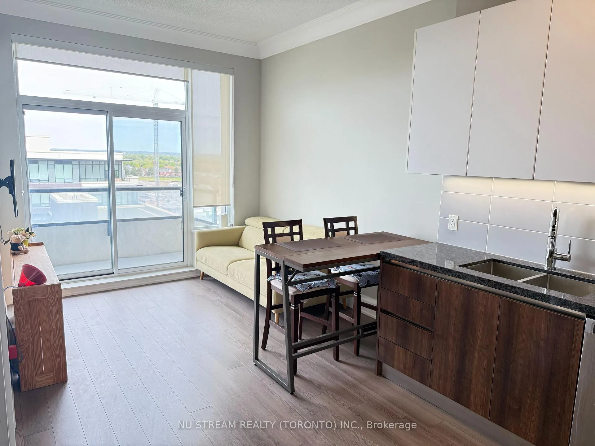 Photo 9 of Unit 1001, 15 Water Walk Drive, Markham, Unionville — HOMEH
