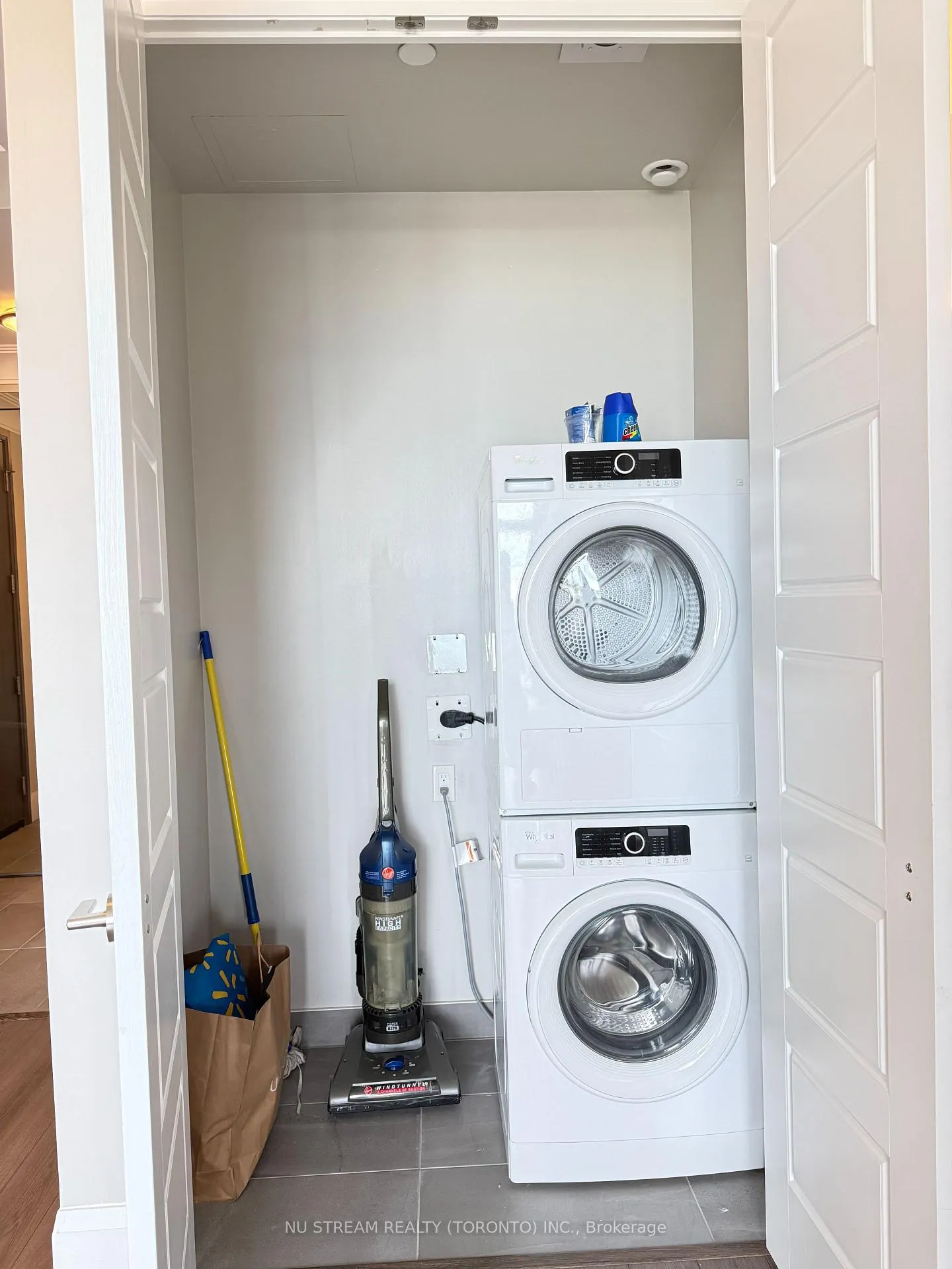 Photo 13 of Unit 1001, 15 Water Walk Drive, Markham, Unionville — HOMEH
