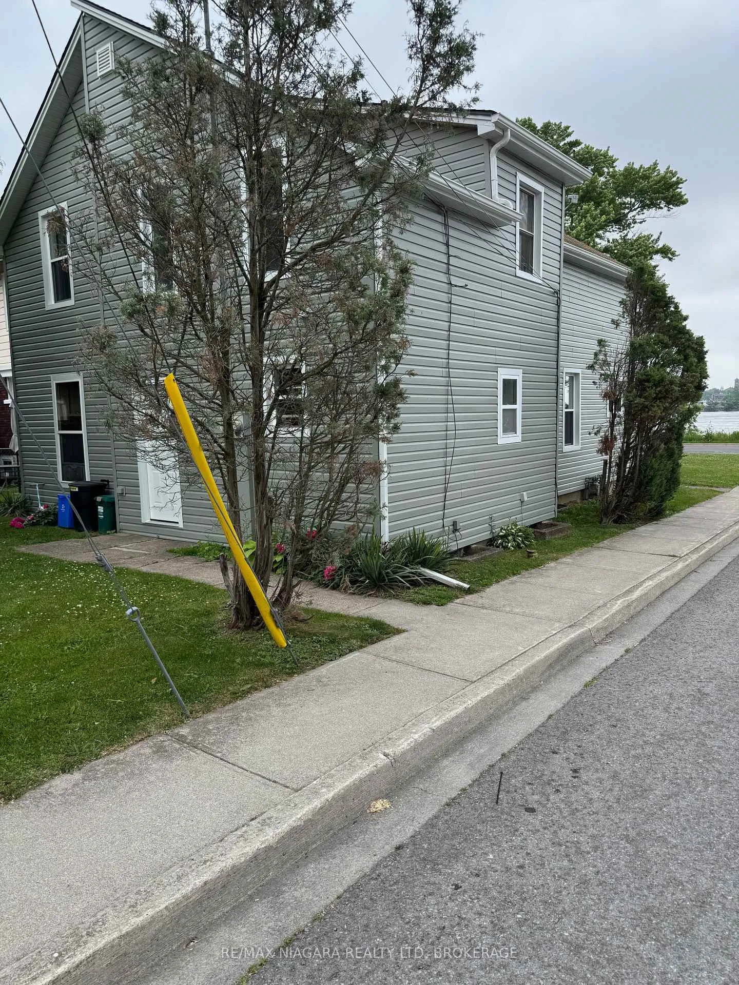 Photo 4 of 697 Niagara Boulevard, Fort Erie, Central — HOMEH