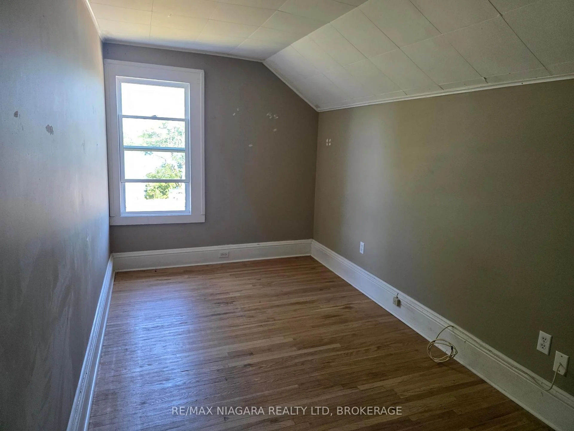 Photo 14 of 697 Niagara Boulevard, Fort Erie, Central — HOMEH