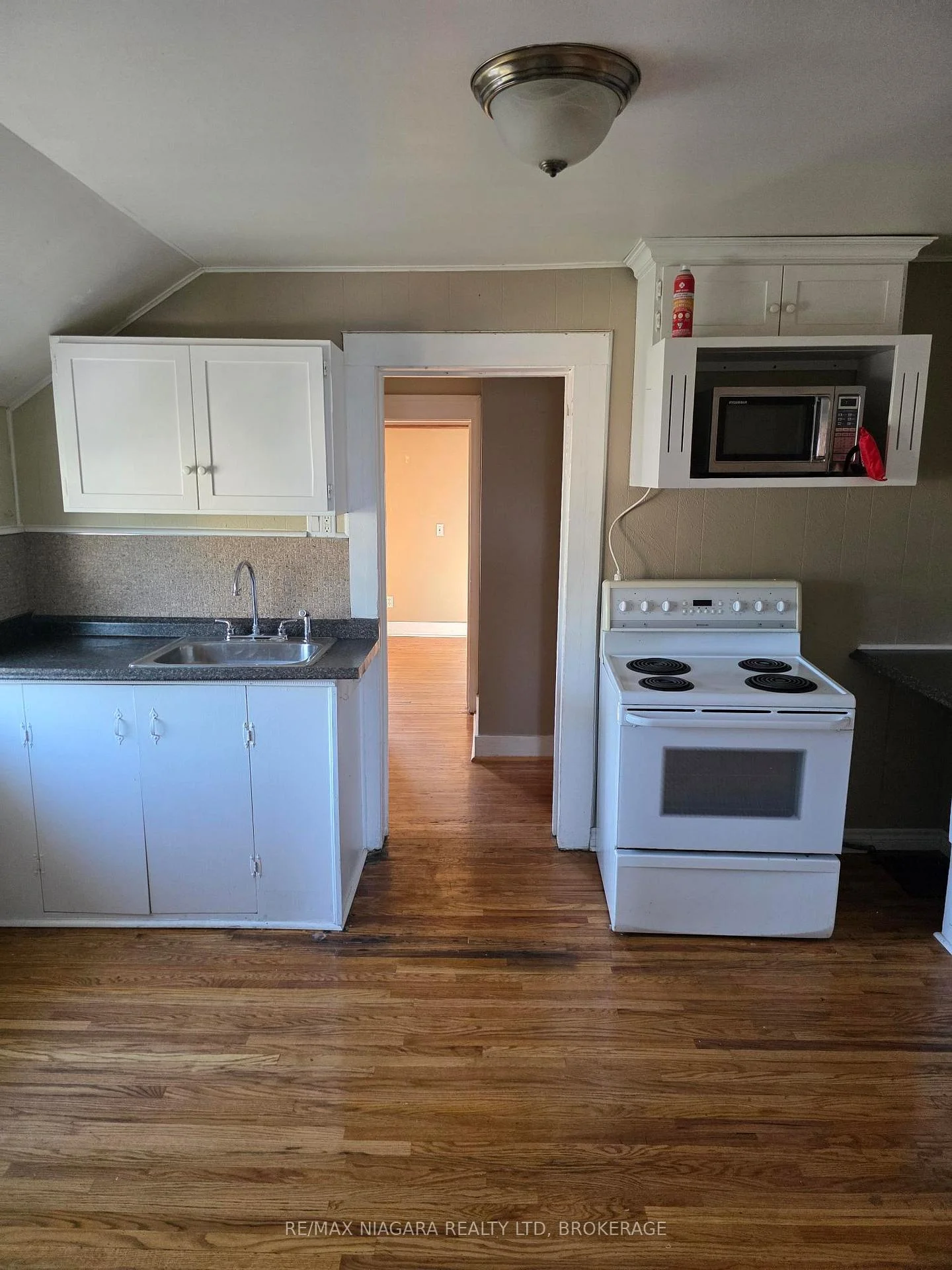 Photo 17 of 697 Niagara Boulevard, Fort Erie, Central — HOMEH