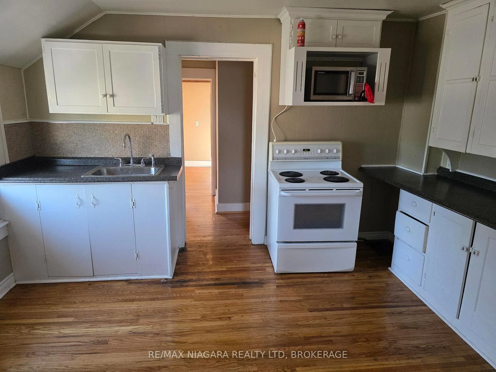 Photo 18 of 697 Niagara Boulevard, Fort Erie, Central — HOMEH