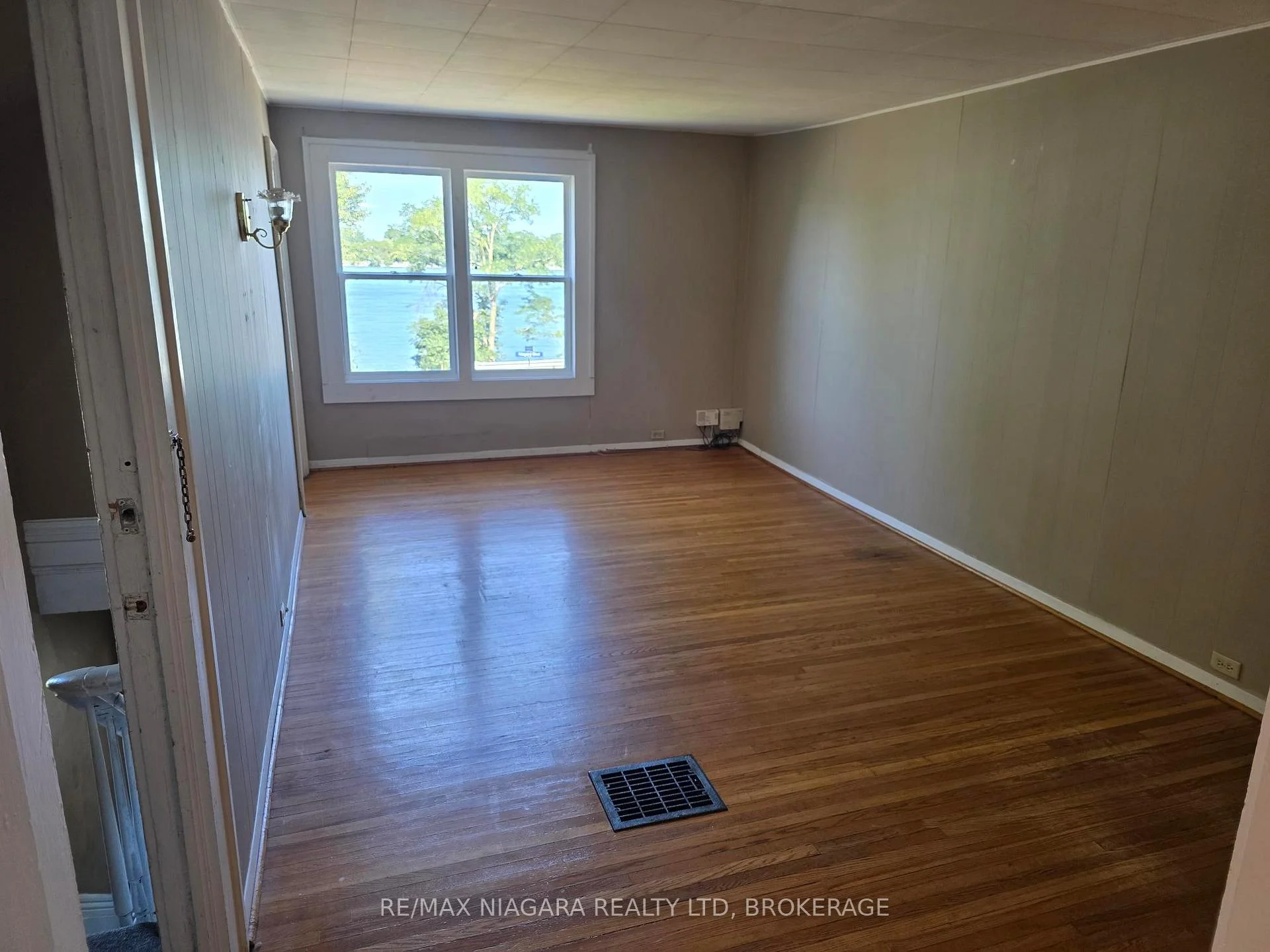 Photo 21 of 697 Niagara Boulevard, Fort Erie, Central — HOMEH