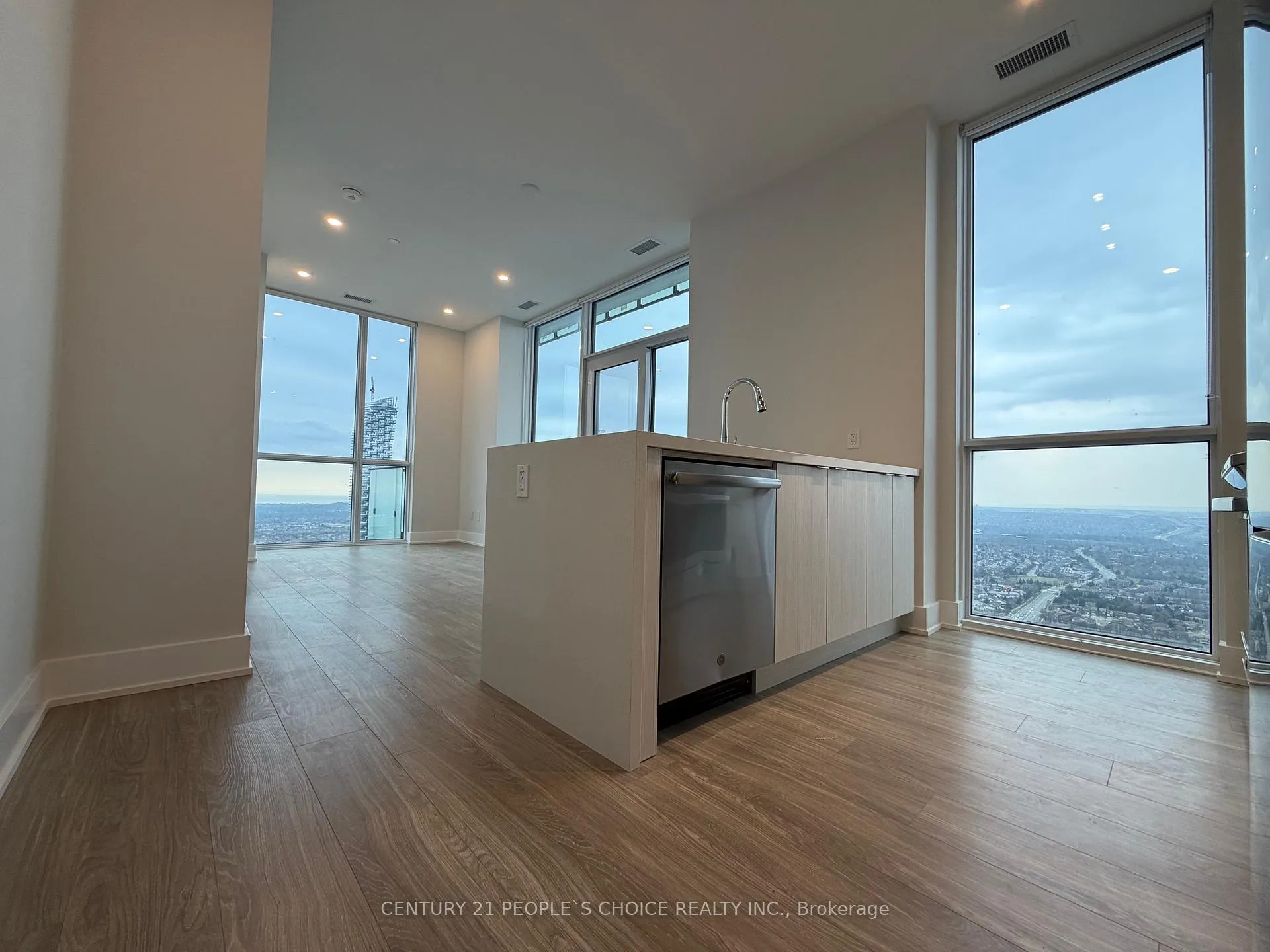 Photo 3 of Unit PH 05, 430 Square One Drive, Mississauga, City Centre — HOMEH