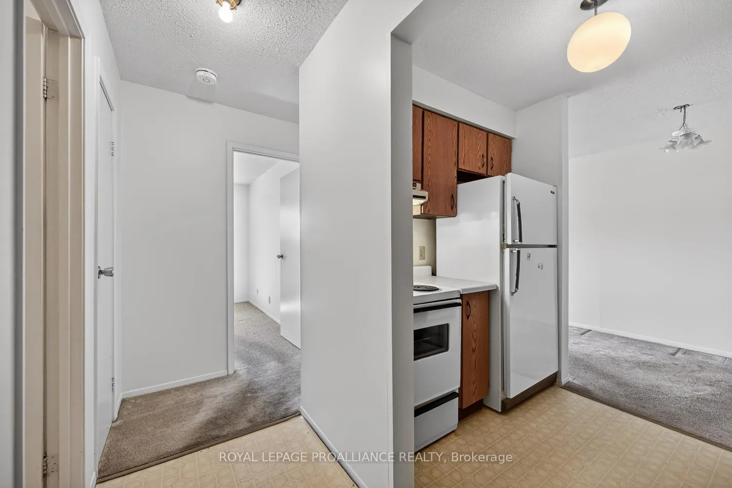 Photo 5 of Unit 2, 825 Macodrum Drive, Brockville — HOMEH