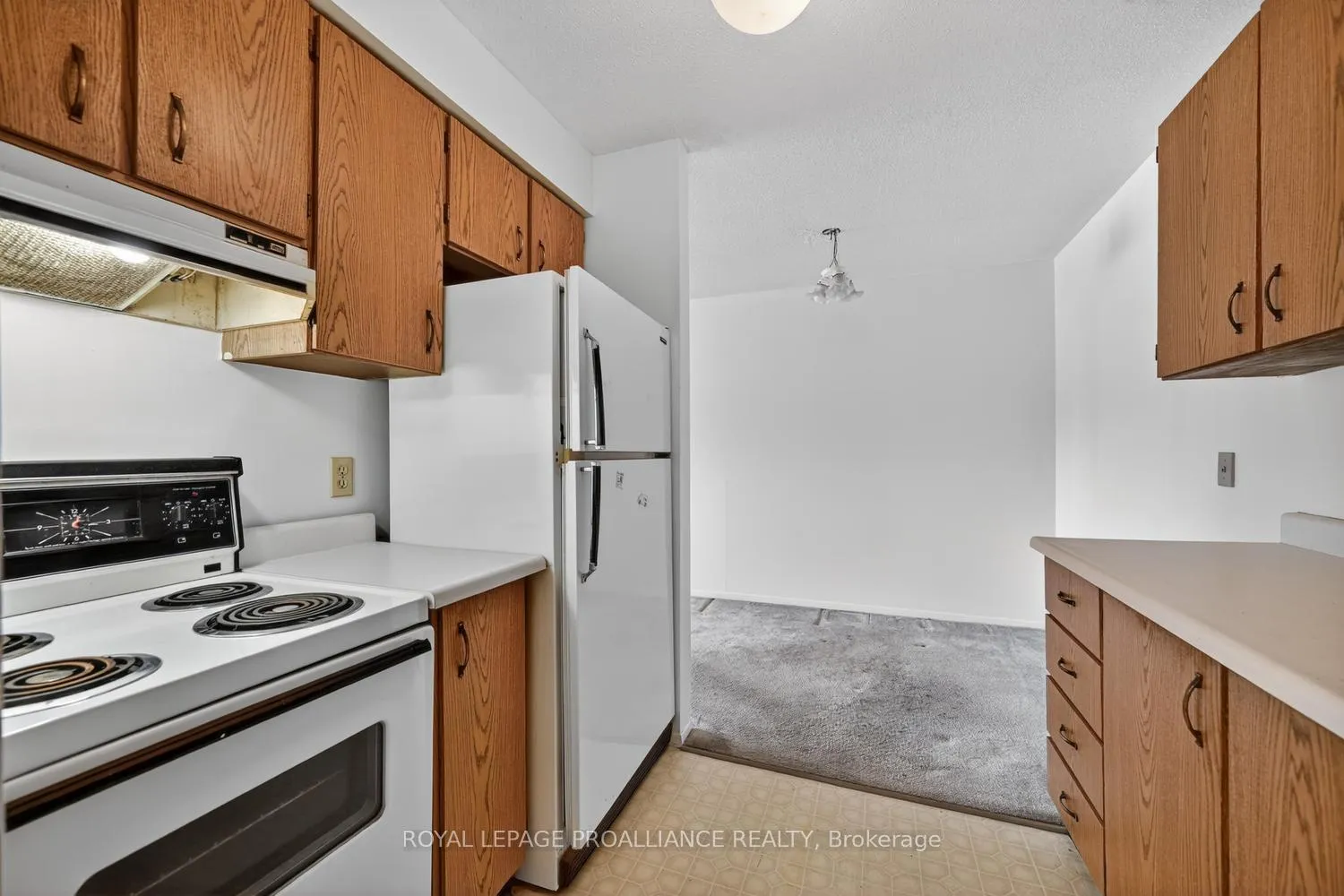 Photo 8 of Unit 2, 825 Macodrum Drive, Brockville — HOMEH