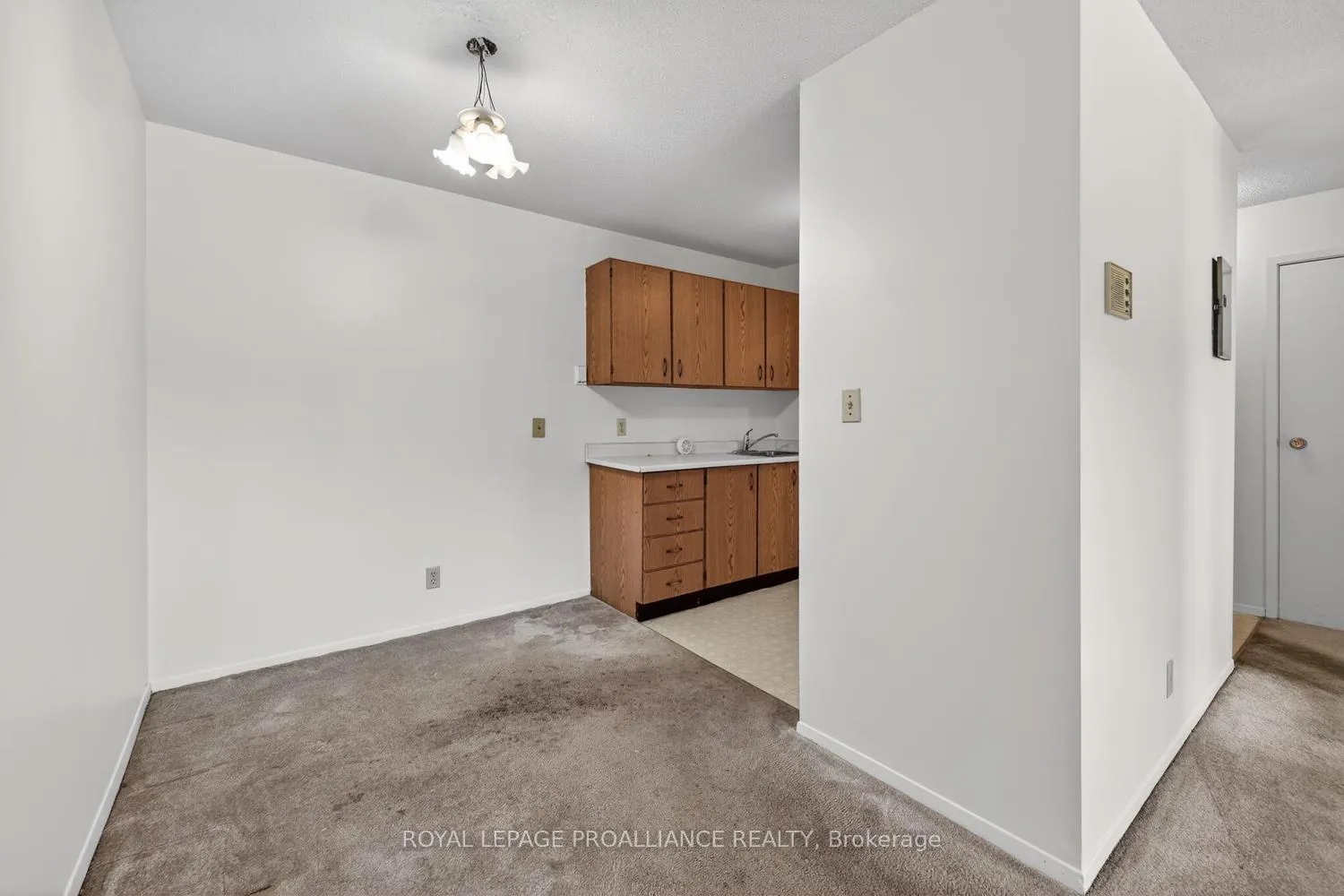 Photo 11 of Unit 2, 825 Macodrum Drive, Brockville — HOMEH