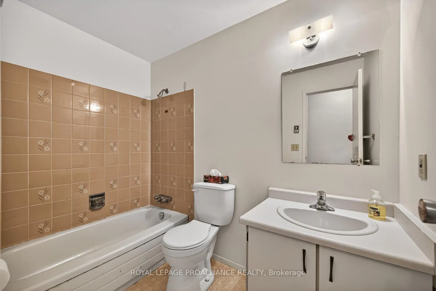 Photo 20 of Unit 2, 825 Macodrum Drive, Brockville — HOMEH