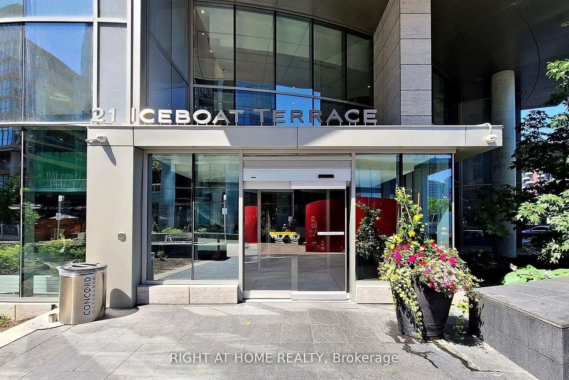 Photo 3 of Unit 4309, 21 Iceboat Terrace, Toronto, Waterfront Communities — HOMEH