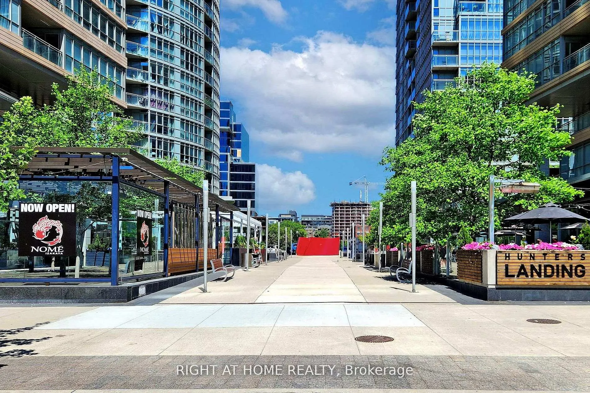 Photo 6 of Unit 4309, 21 Iceboat Terrace, Toronto, Waterfront Communities — HOMEH