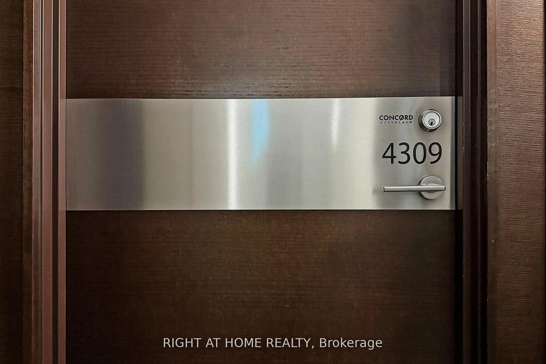 Photo 9 of Unit 4309, 21 Iceboat Terrace, Toronto, Waterfront Communities — HOMEH
