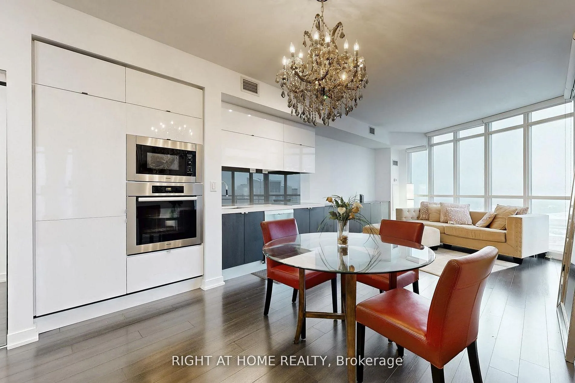 Photo 11 of Unit 4309, 21 Iceboat Terrace, Toronto, Waterfront Communities — HOMEH