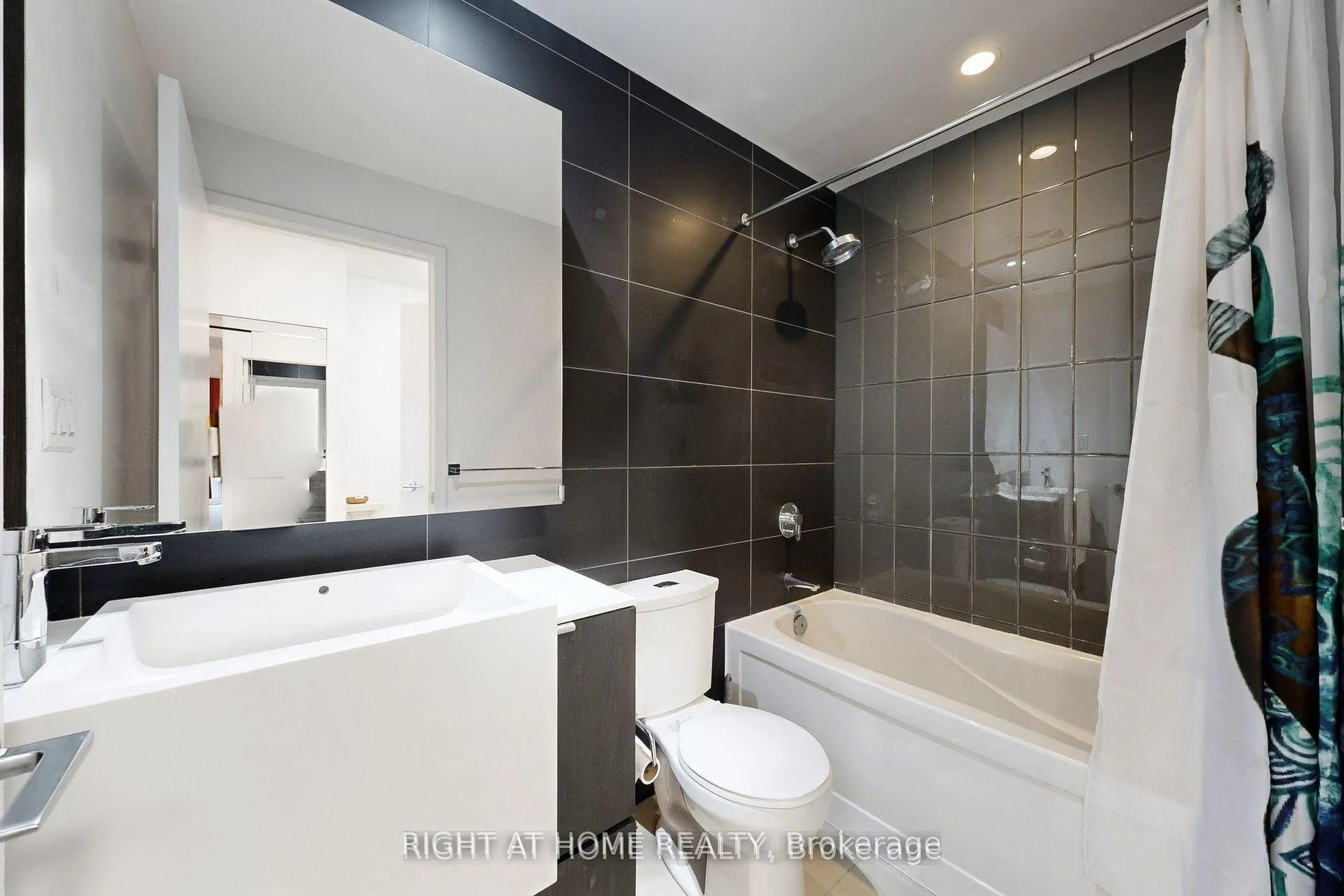 Photo 23 of Unit 4309, 21 Iceboat Terrace, Toronto, Waterfront Communities — HOMEH