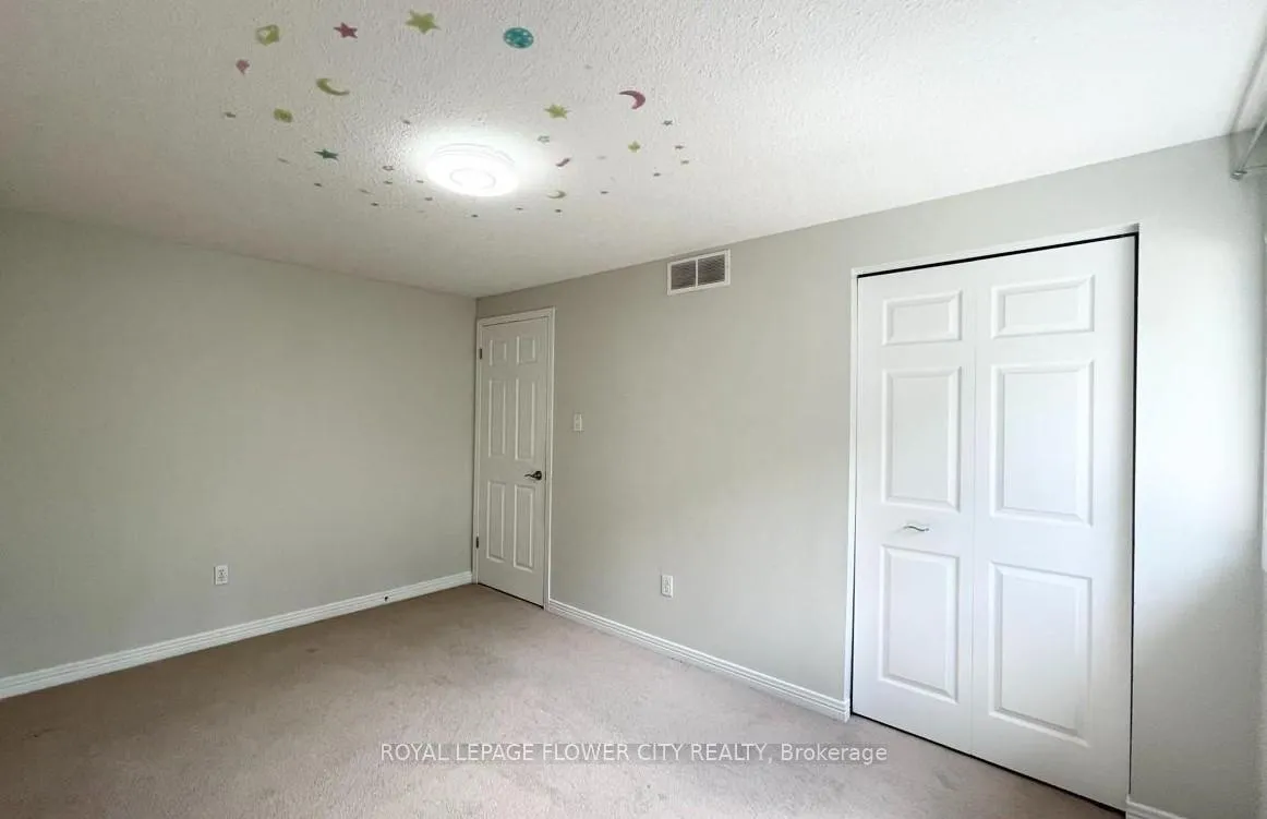 Photo 3 of 120 Rush Meadow Street, Kitchener — HOMEH