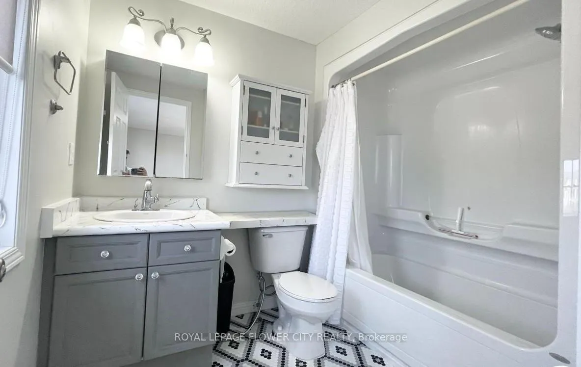 Photo 8 of 120 Rush Meadow Street, Kitchener — HOMEH