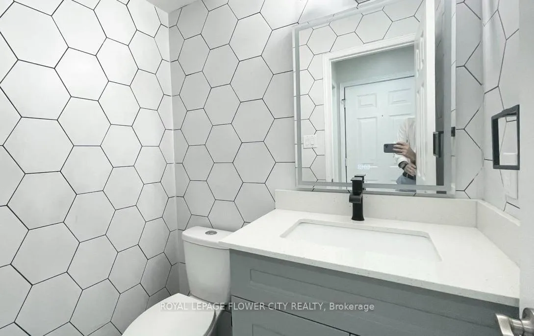 Photo 9 of 120 Rush Meadow Street, Kitchener — HOMEH