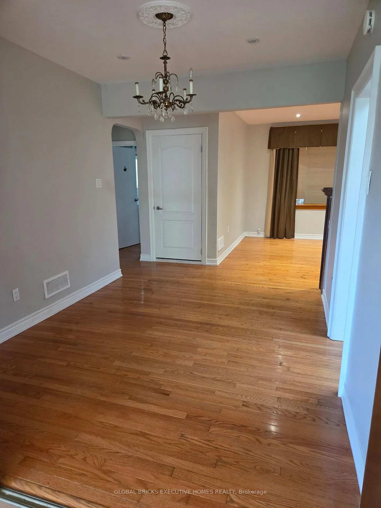 Photo 18 of 522 Woodlawn Road, Welland, N. Welland — HOMEH