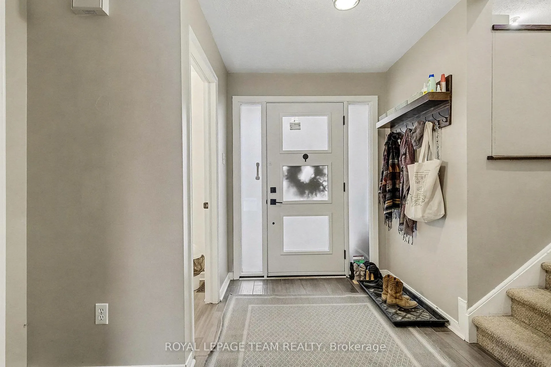 Photo 4 of 3229 Wild Cherry Drive, Ottawa, Osgoode — HOMEH