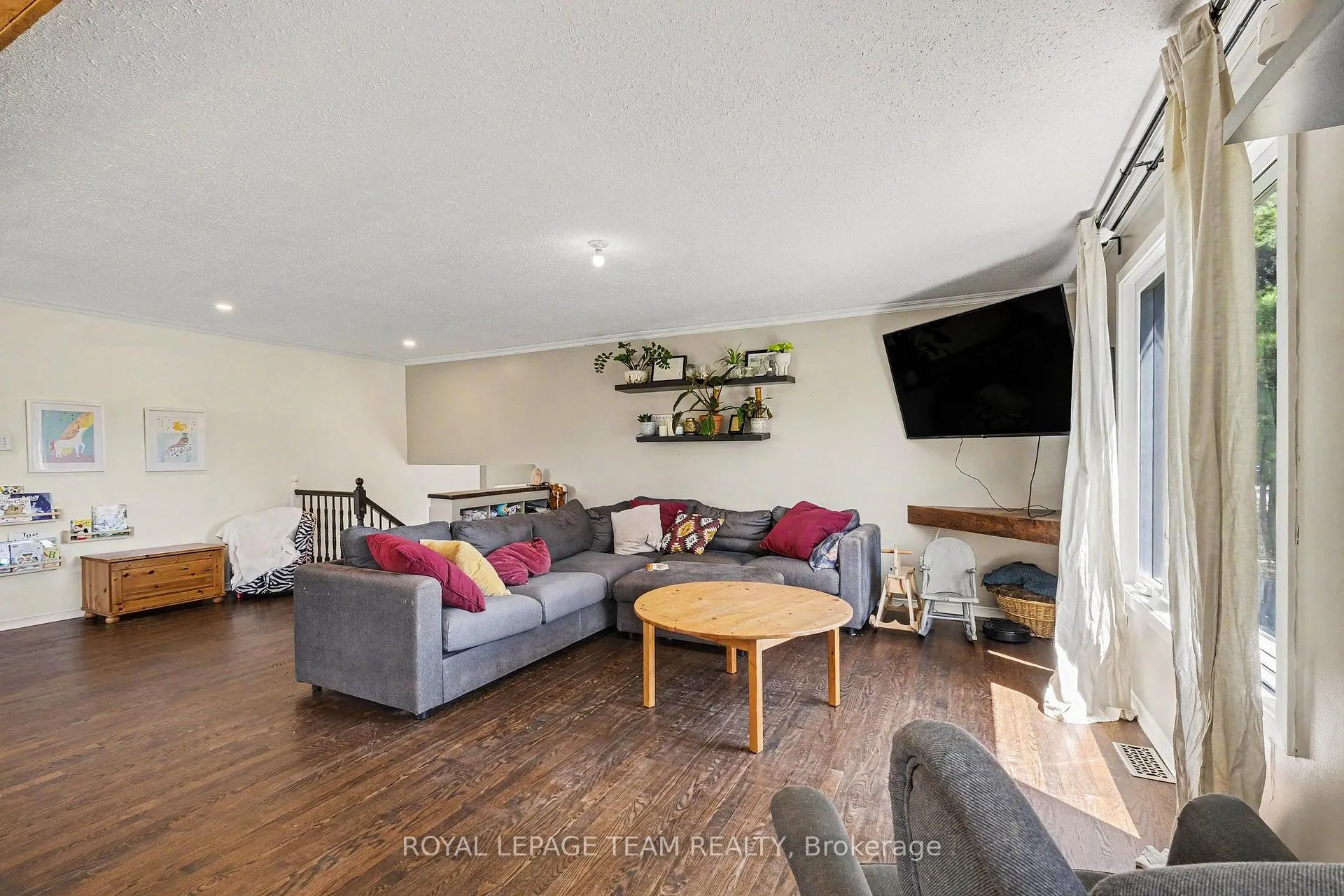 Photo 5 of 3229 Wild Cherry Drive, Ottawa, Osgoode — HOMEH