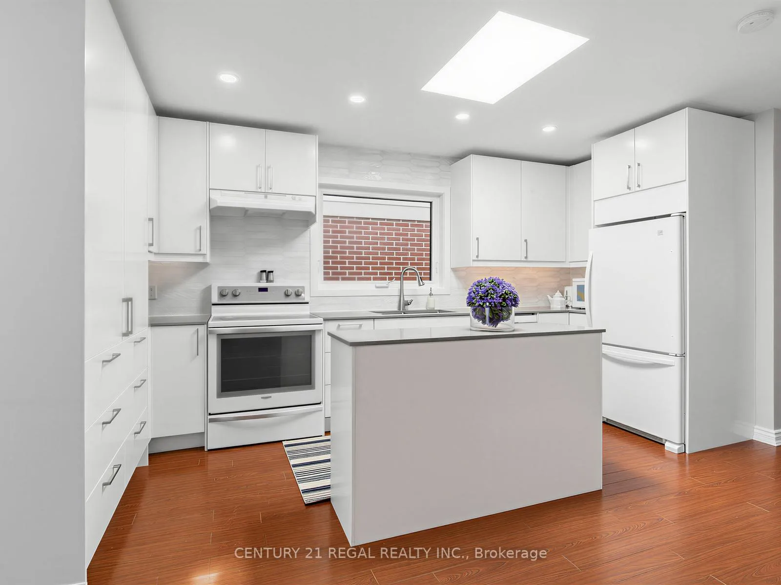 Photo 12 of 9 Craiglee Drive, Scarborough, Birchcliffe-Cliffside — HOMEH