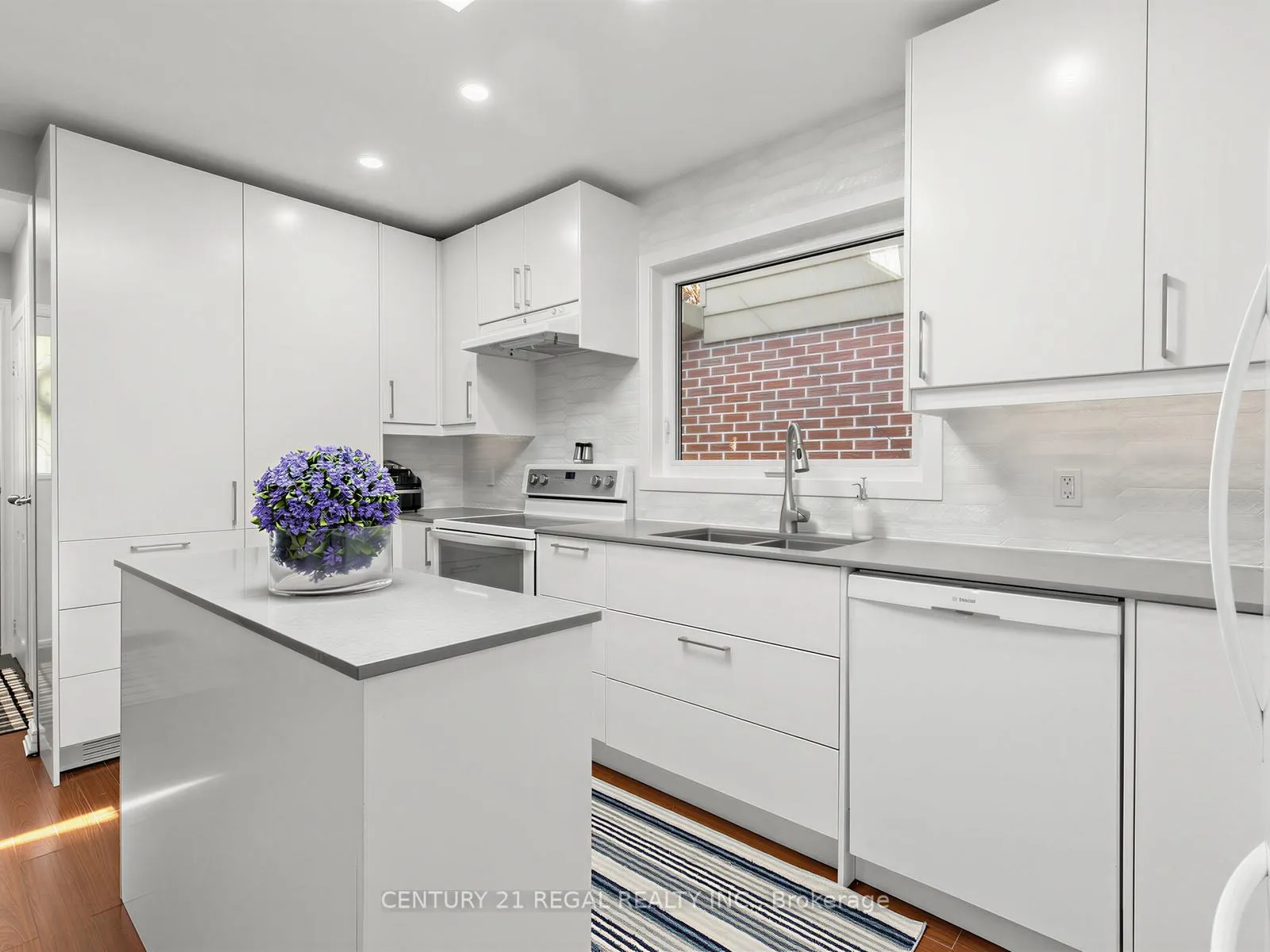 Photo 14 of 9 Craiglee Drive, Scarborough, Birchcliffe-Cliffside — HOMEH