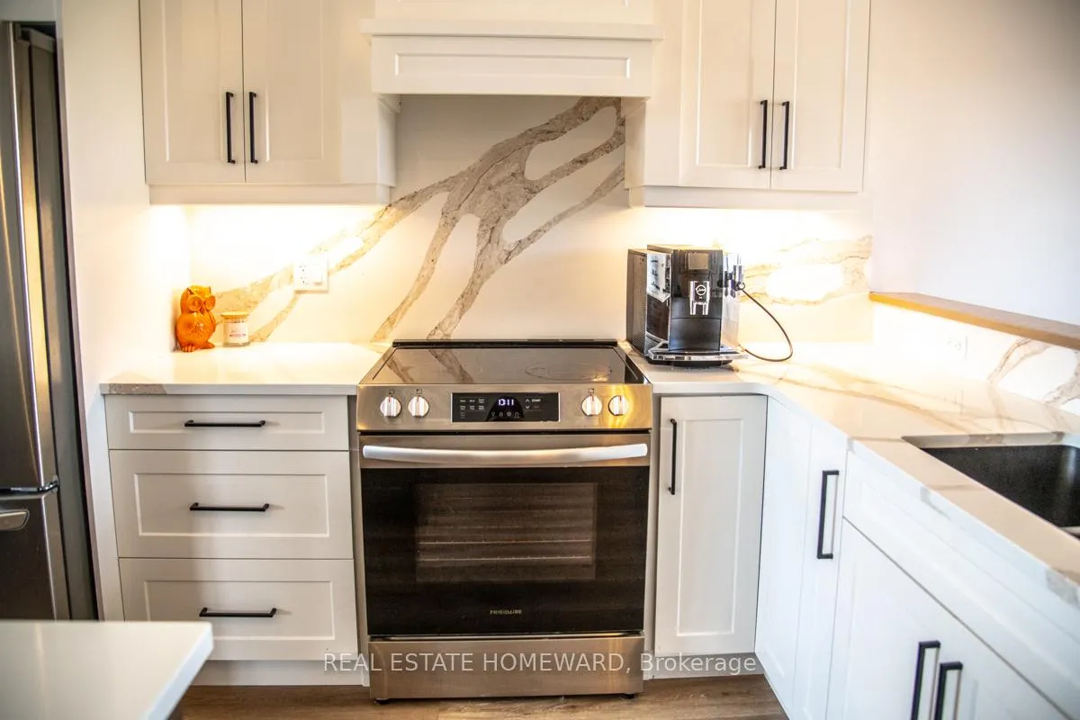 Photo 9 of 25 Vista Crescent, Quinte West, Murray Ward — HOMEH