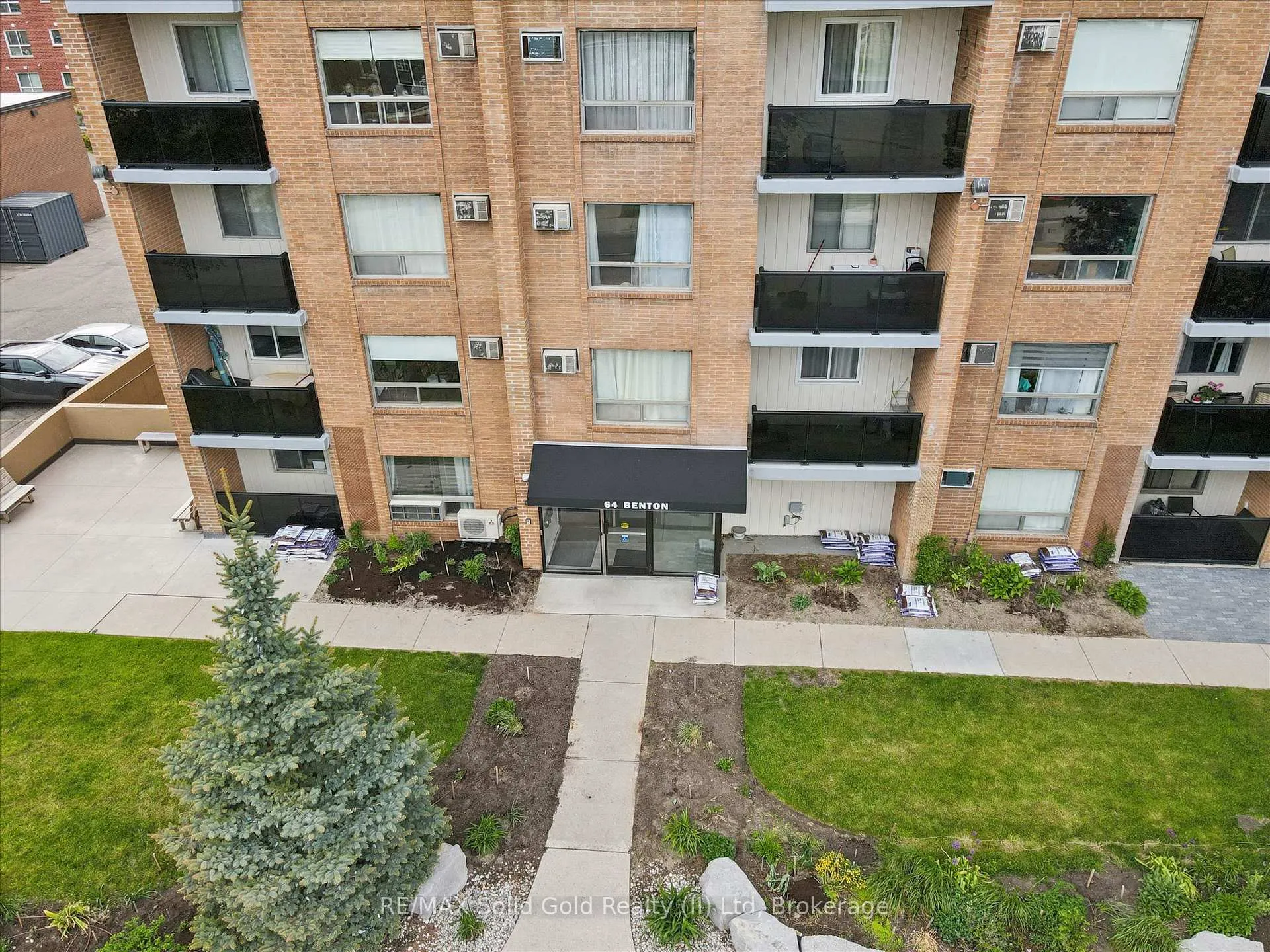 Photo 4 of Unit 304, 64 Benton Street, Kitchener, Cedar Hill — HOMEH