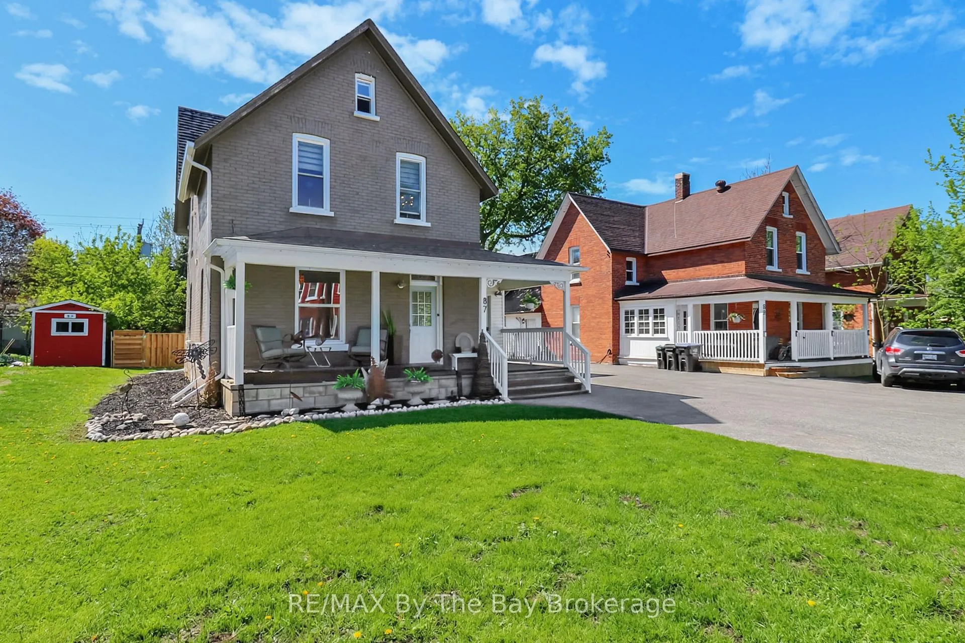 Front of 87 Queen Street W