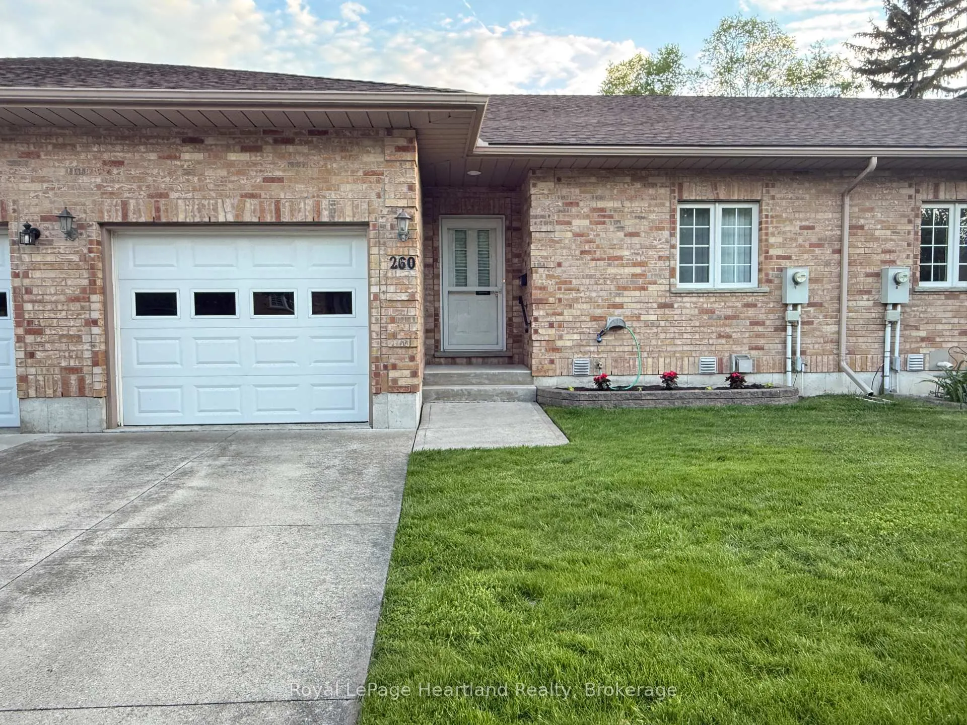 Photo 1 of 260 Martha Street, Goderich, Goderich (Town) — HOMEH
