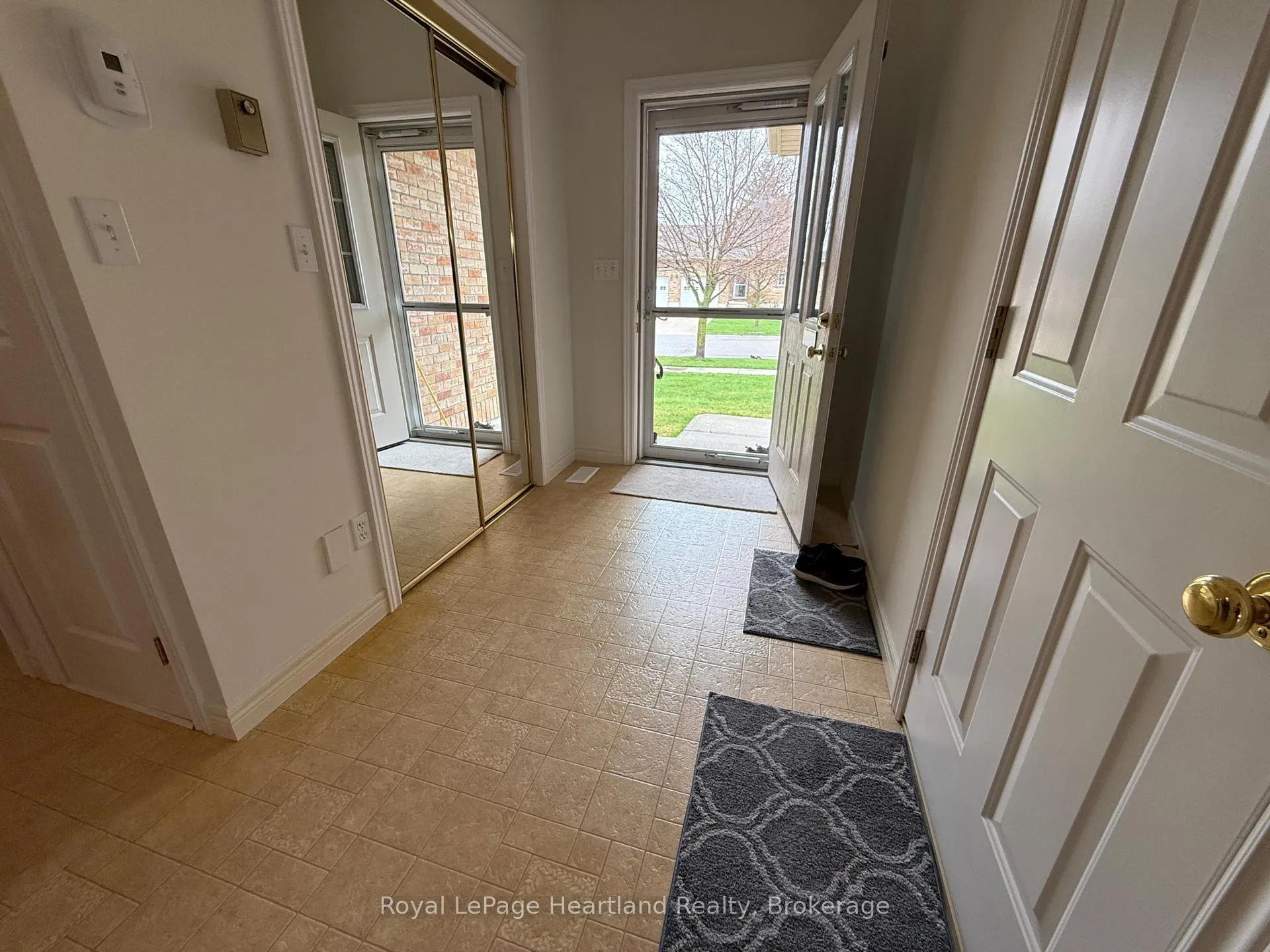Photo 2 of 260 Martha Street, Goderich, Goderich (Town) — HOMEH